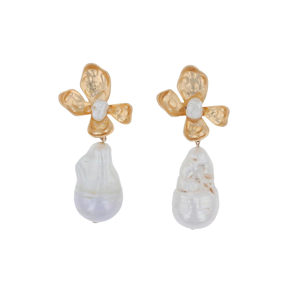 Amira - Flower Pearl Elegant Stud Earrings Women